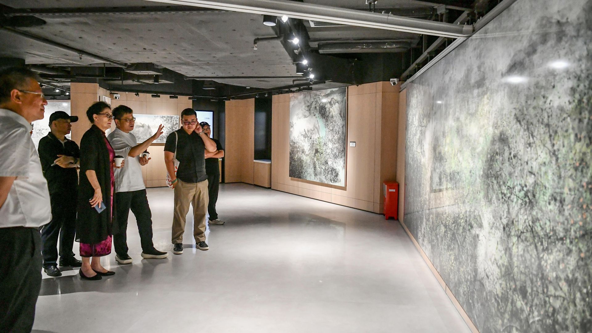 从山海连城到红树湾畔，“生生不息——梁桂华新水墨作品展”开幕