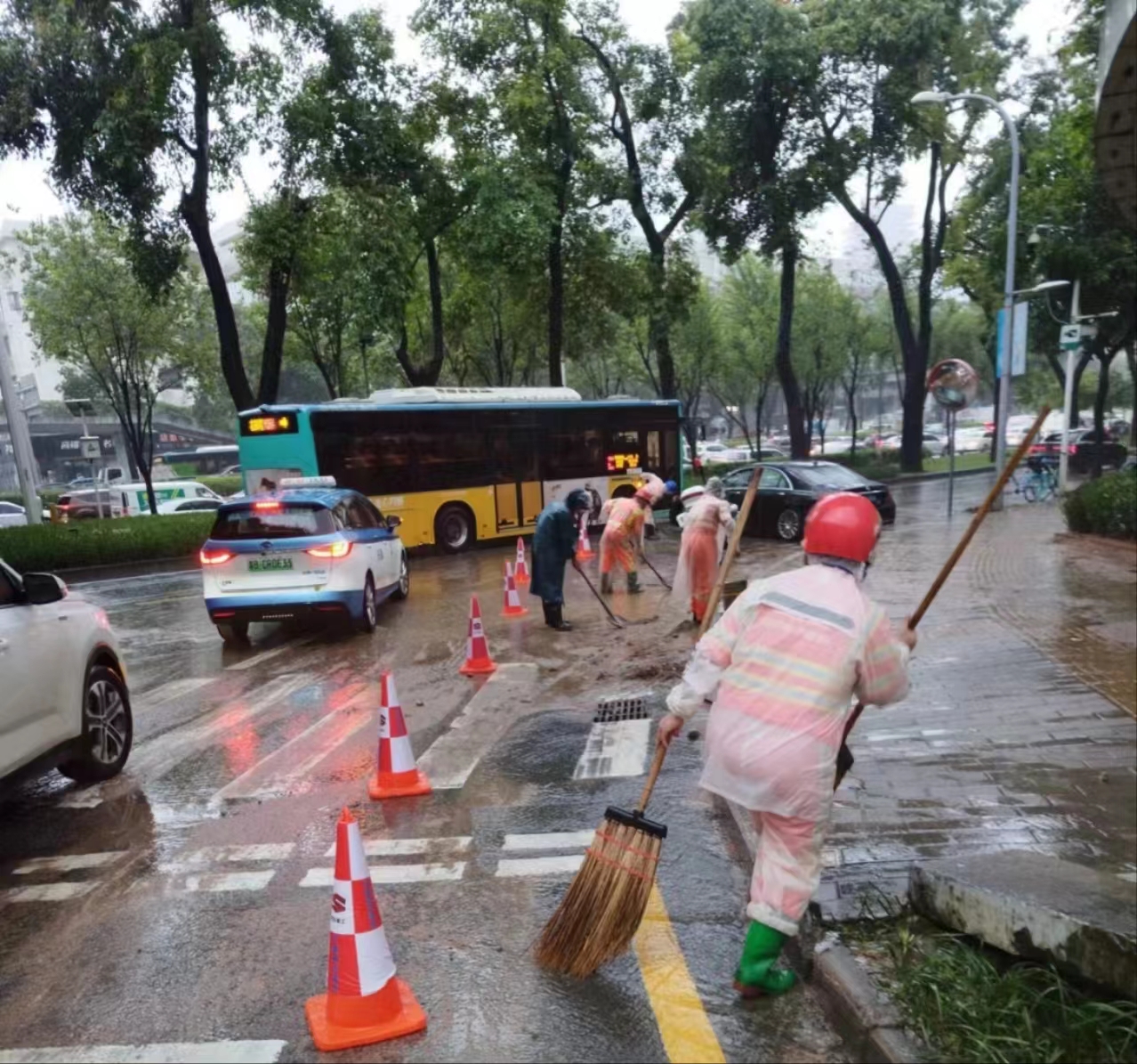 排堵保畅 罗湖城管清理雨水篦子4539块、清理路面淤泥608处