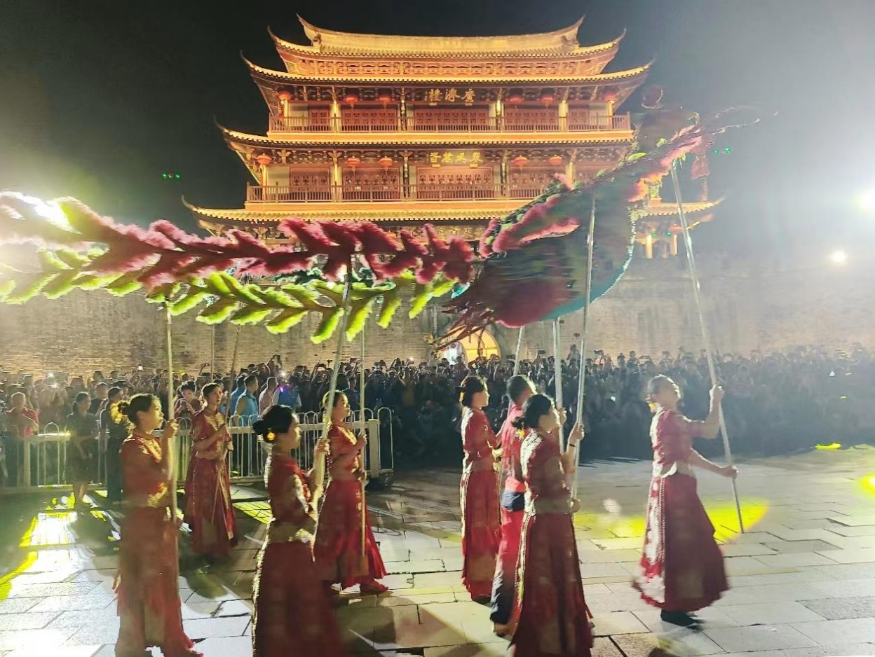 潮州湘桥举办“梦回宋城·非遗展示”表演秀，为市民游客带来视听盛宴
