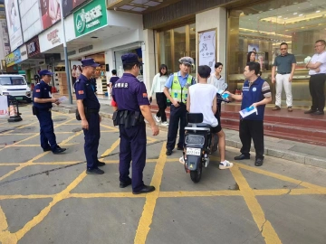 公明街道开展电动自行车“五选一”教育劝导行动  增强群众交通安全意识