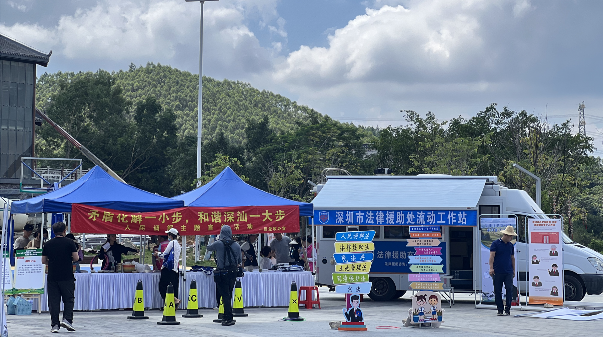 送法进乡村，普法润民心，争当“法律明白村民”