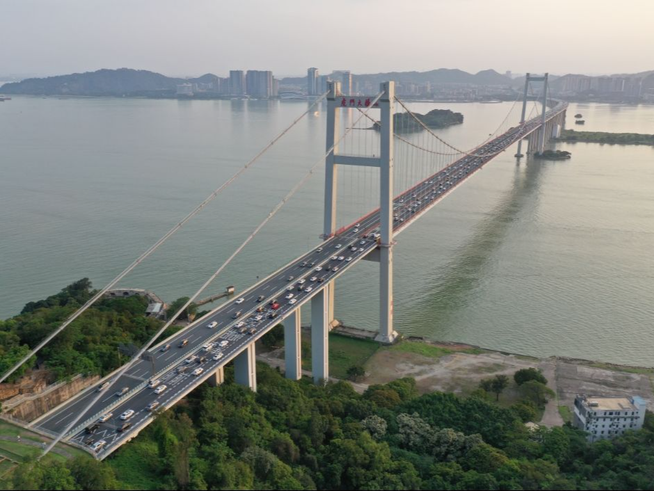 2023年中秋国庆交通出行研判，高速公路高峰日车流将达915万车次