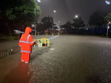 暴雨突袭深圳，他们在行动！全力保障市民群众安全