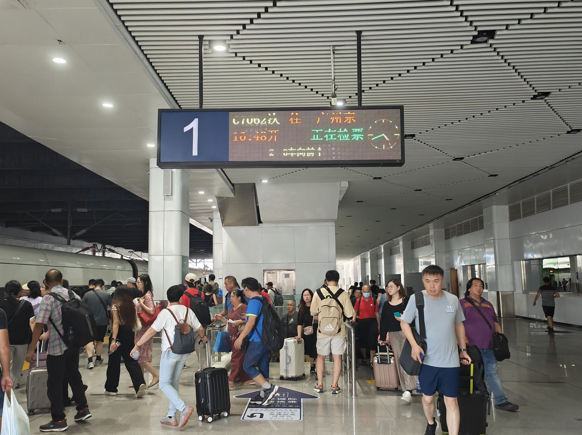 最“热”暑运圆满结束，深圳铁路到发旅客超3300万人次
