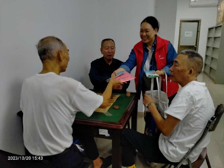 “九九重阳节，禁毒宣传伴你行” 园岭街道为社区老人讲解禁毒相关知识