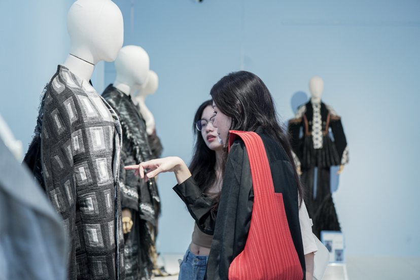 展现中国设计风采 共享时尚艺术盛宴！中国服装设计作品展在福田美术馆开幕