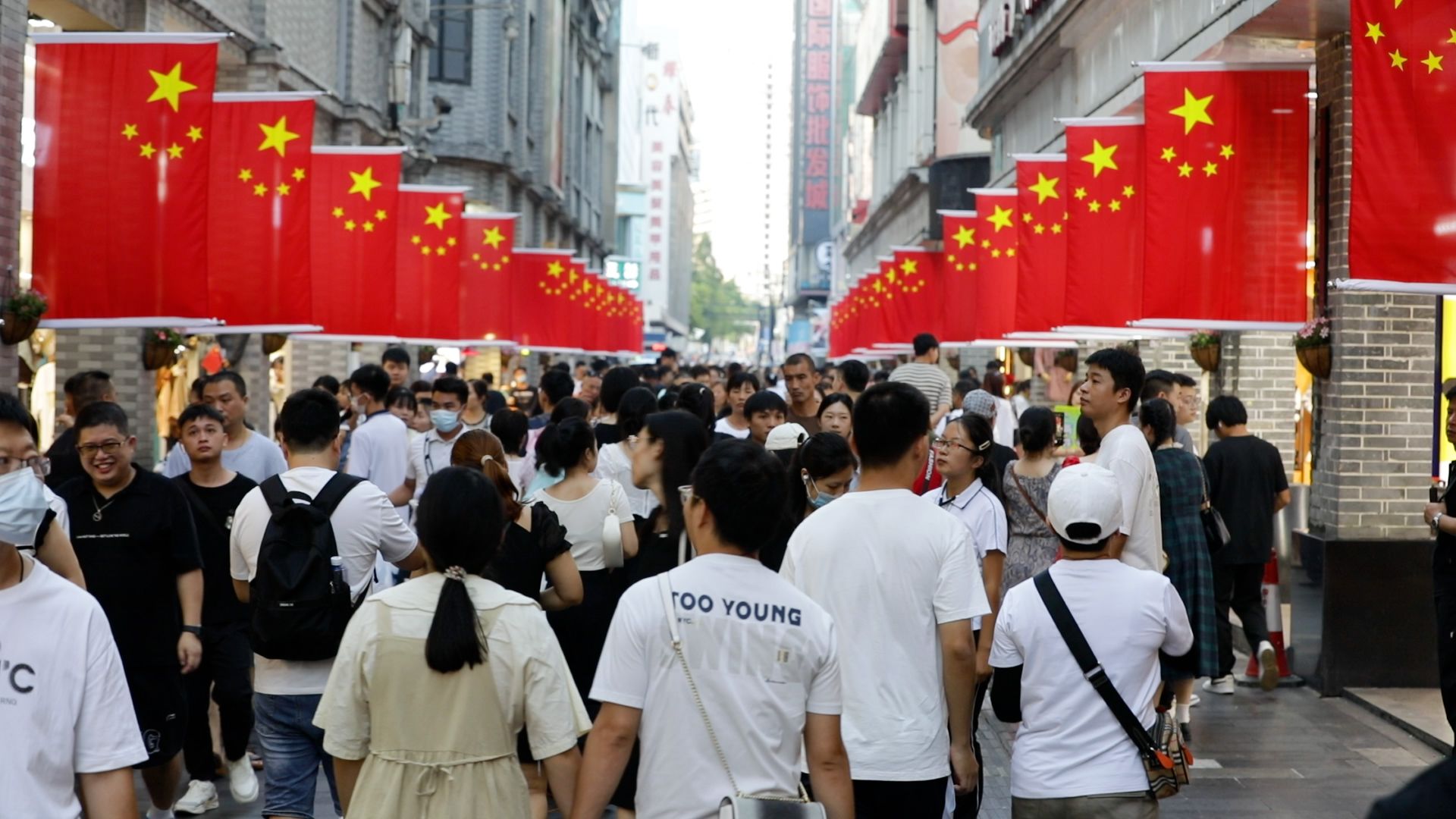 “双节”假期东门​老街节日气氛浓烈