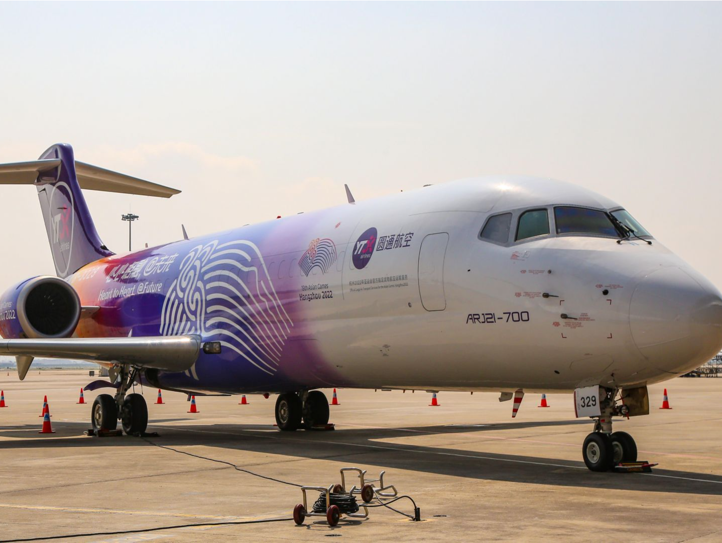 首批ARJ21客改货飞机交付 即将投入航空货运市场 