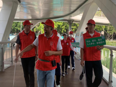 “双节”假期暖人心，深圳多个U站开展志愿服务活动