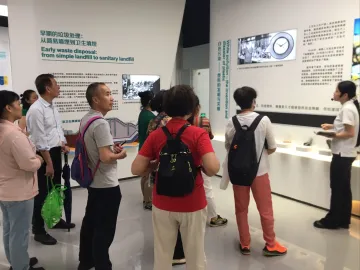 凤凰社区组织长者到深圳市生活垃圾分类科普教育馆参观学习