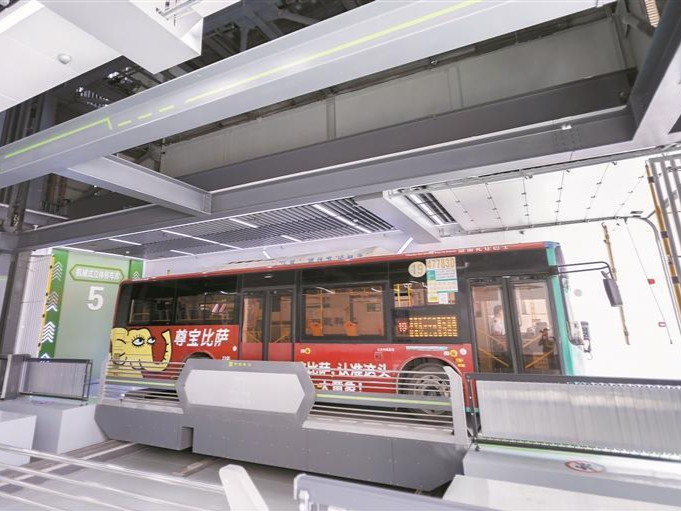 从“睡马路”改住“电梯房”，深圳公交车有“新家”了！