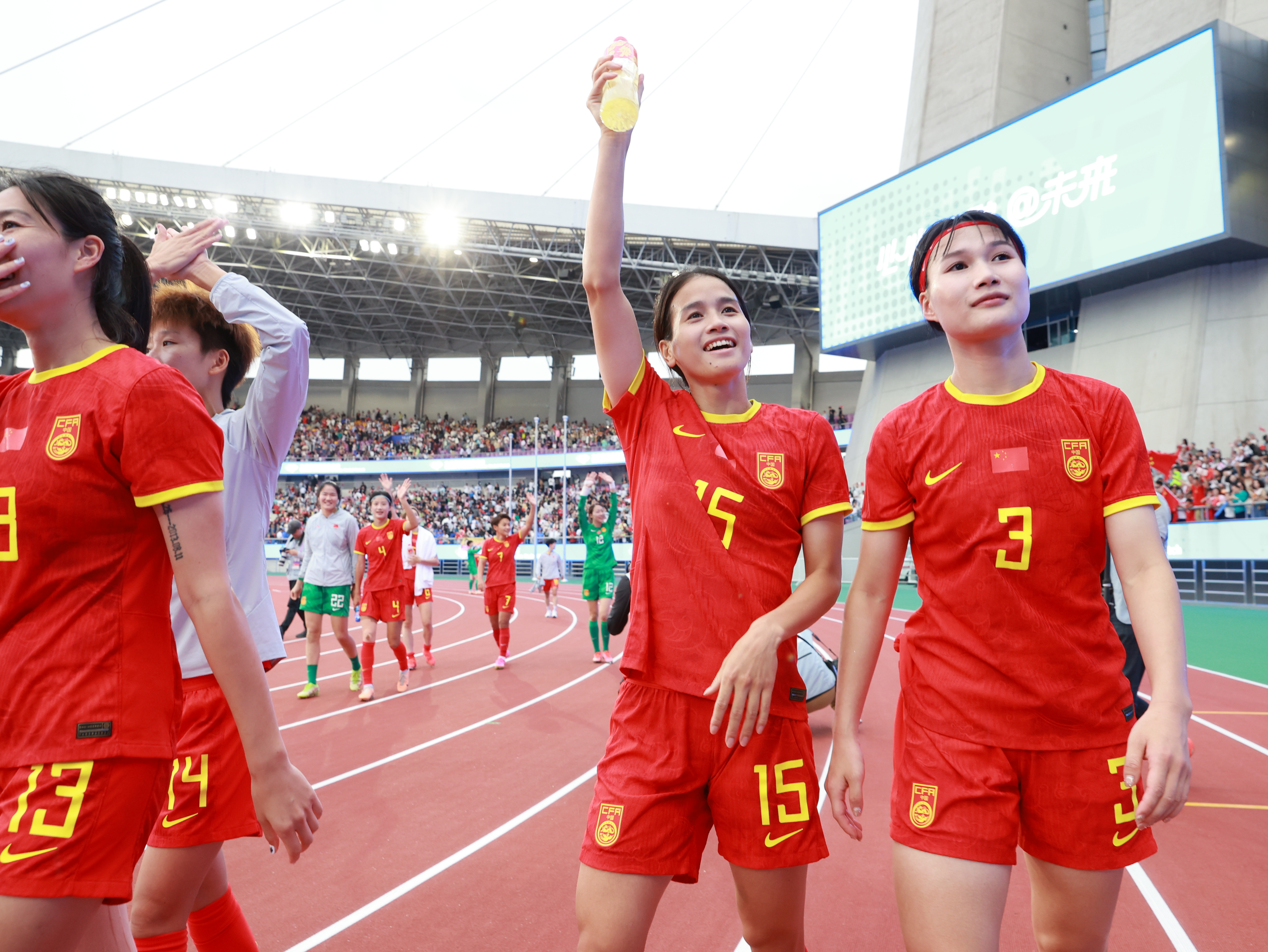 中国女足7:0大胜获铜牌 广东健将陈巧珠贡献两球