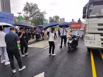 新湖街道交通安全宣传活动开进工业园区