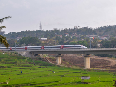 中印尼共建“一带一路”合作的“金字招牌”——记习近平主席关心推动的雅万高铁正式开通运营