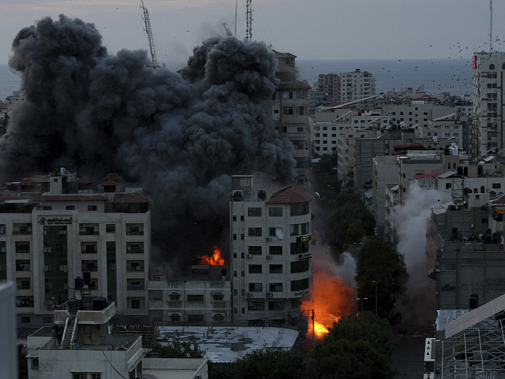 以军继续空袭加沙地带哈马斯目标，双方死亡人数已超400
