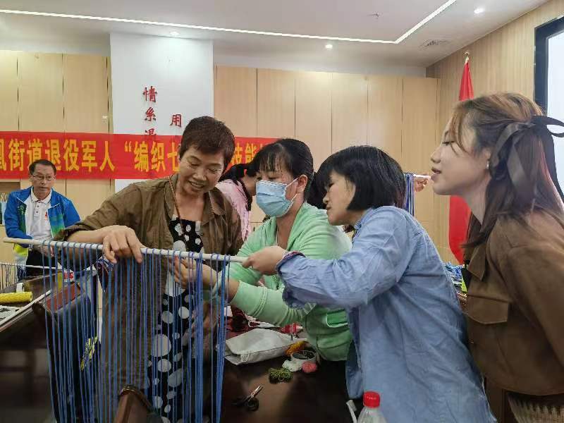 深圳光明区退役军人服务中心开展编织手工培训活动