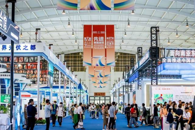 人们在第七届中国—南亚博览会上参观（2023年8月20日摄）。新华社记者 胡超 摄