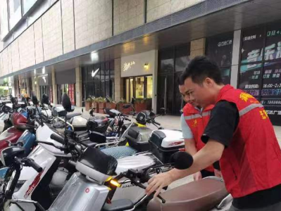 深圳市凤凰街道退役军人志愿队开展劝导市民文明交通活动