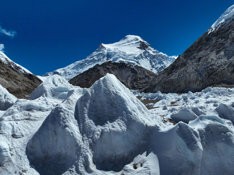 祝贺！我国科考队首次登顶珠峰外8000米以上高峰