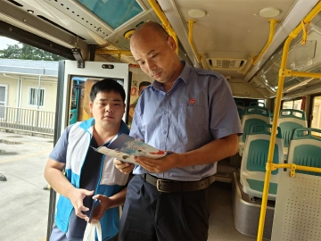 玉塘街道禁毒“流动课堂”走进车站