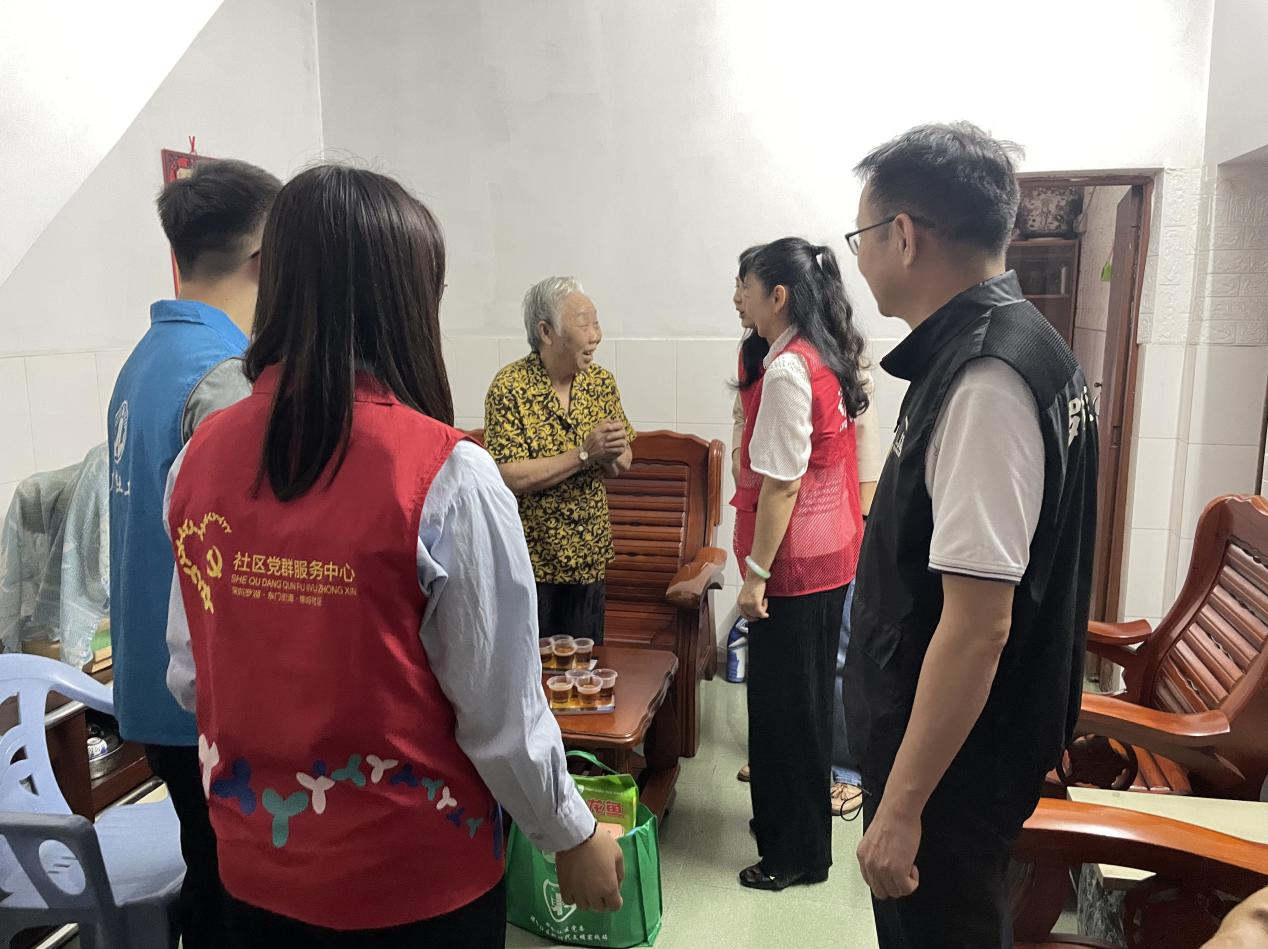 中建三局二公司华南公司开展重阳节走访慰问活动