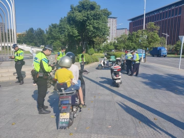 新湖街道持续推进电动车违法整治行动