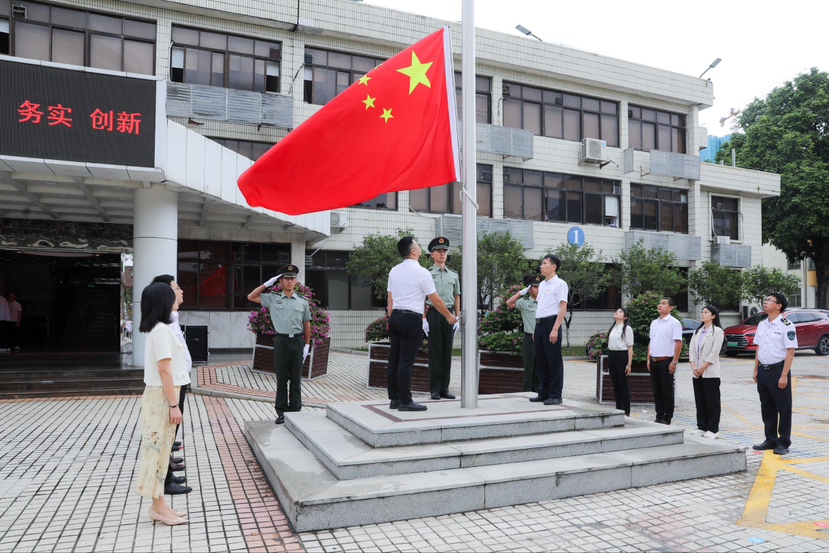 坪地街道为第三季度“坪地先锋”颁奖