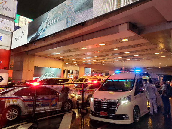 曼谷枪击案现场的中国游客：事发突然，避难较为有序