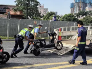 公明街道集中整治地铁口周边非法运营“摩的”