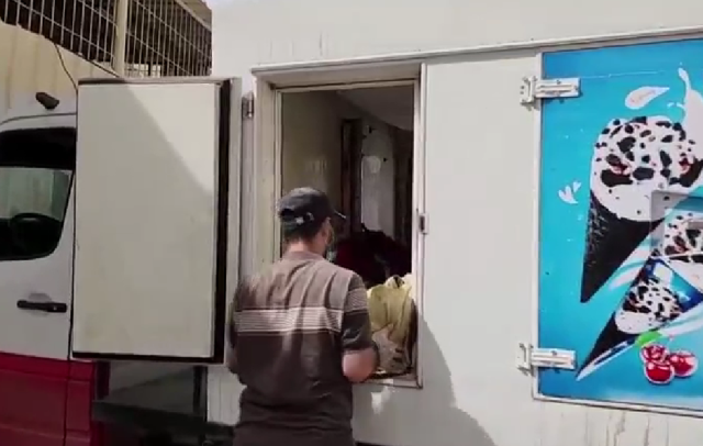 加沙地带的冰淇淋车被用于放置遇难者遗体