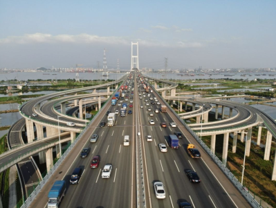 中秋国庆假期全国主要高速公路、国省道流量分别上升53.4%、21.9%