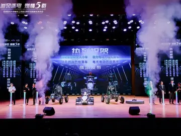 这场发布会上，深技大学生自研自制的4款赛车全新亮相！