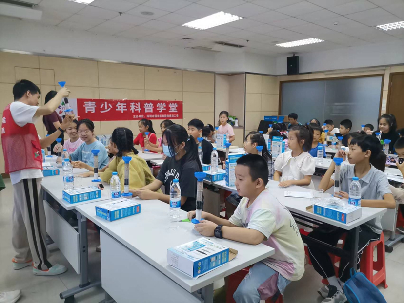 南园街道南华社区“净水系统实验”活动带领青少年走进科普学堂