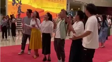《咏春》百场归来 红毯现场竟然跳起舞来