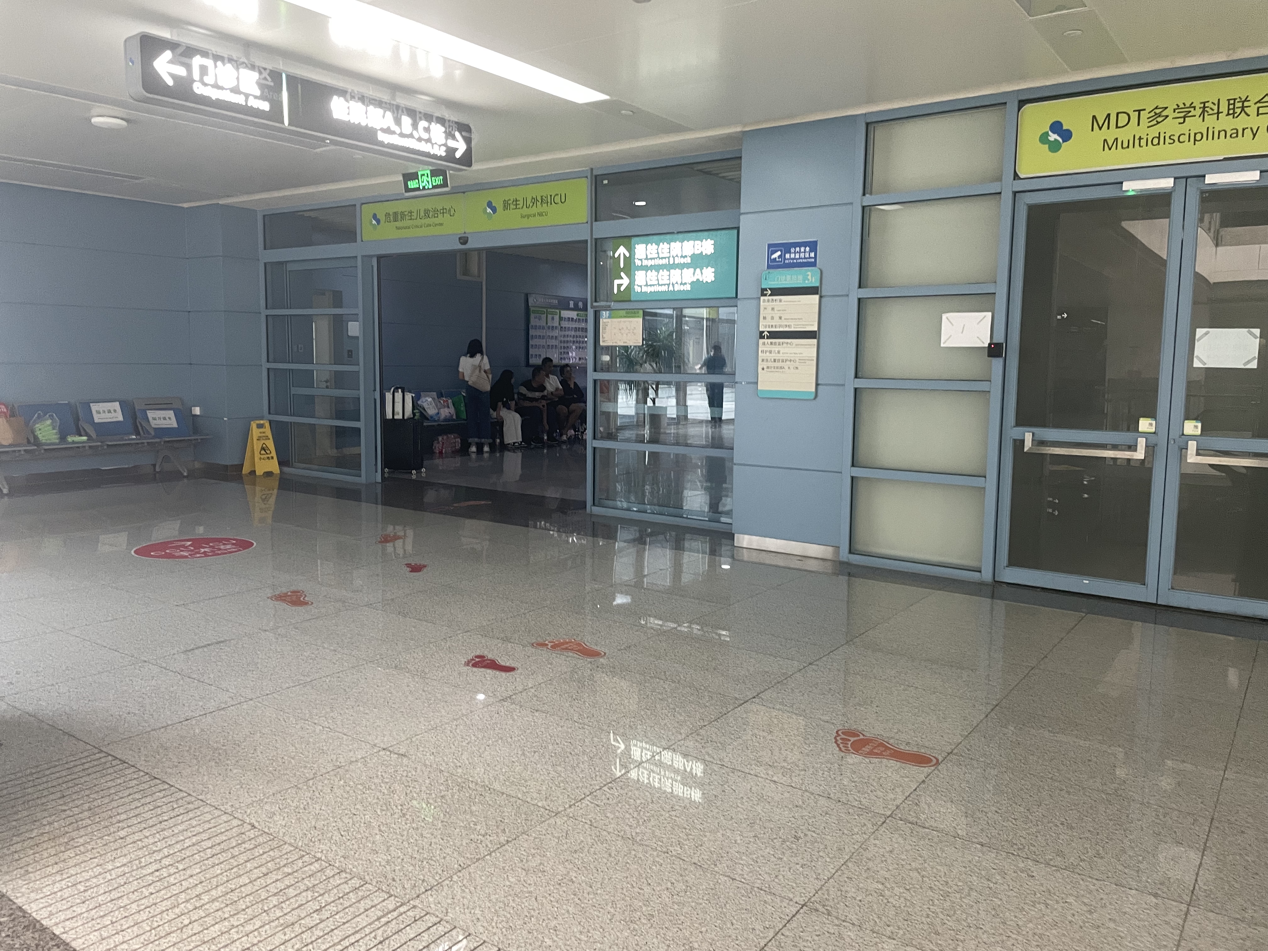 深圳欢乐谷过山车碰撞事故重伤者家属接受深圳特区报独家采访提出迫切愿望——  “希望能调配其他医院资源，一起给重症伤者做一次会诊”