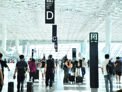 “双节”假期市民出行热情高涨，深圳机场再创单日客流历史新高