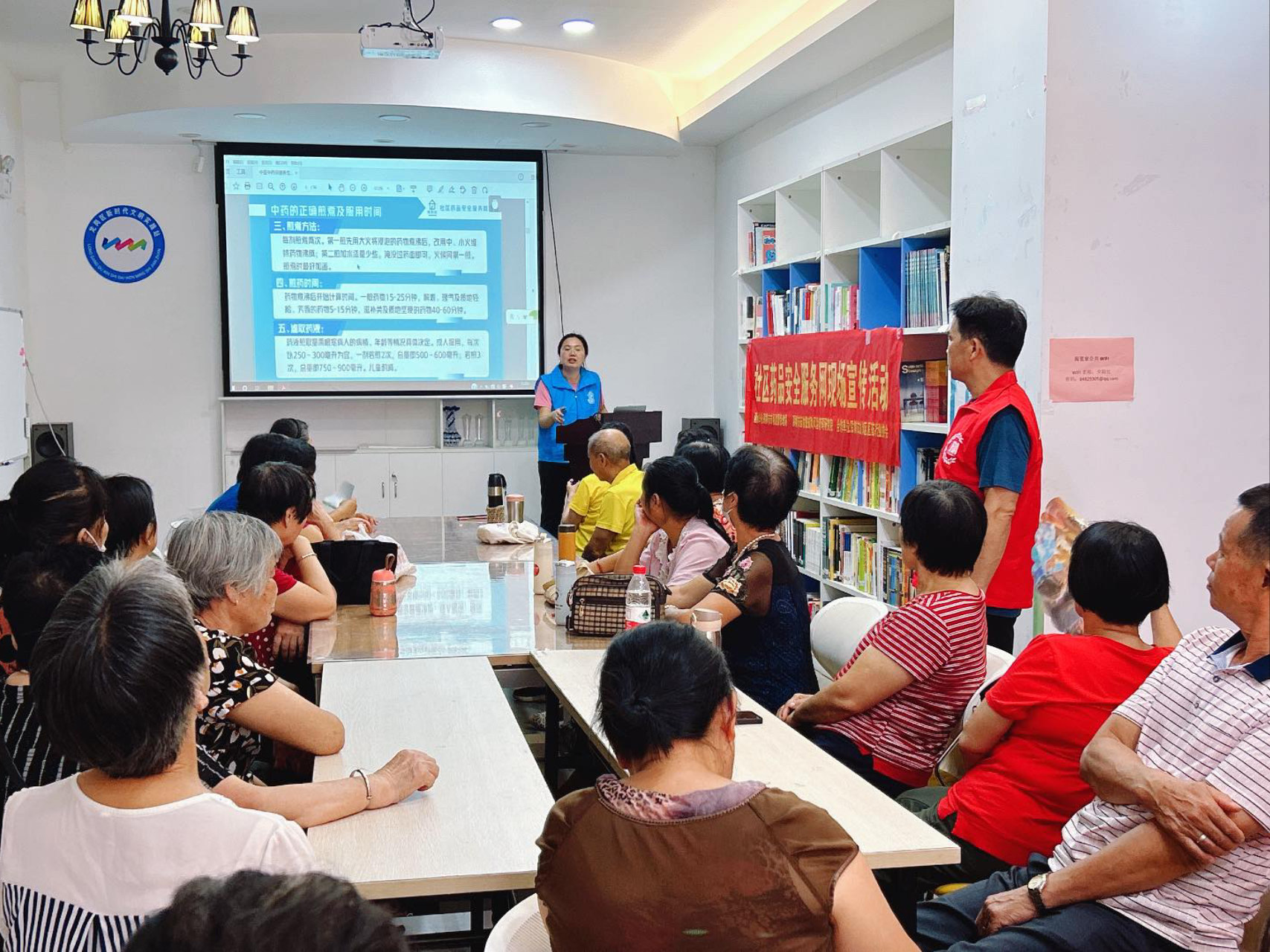 提高居民安全用药意识，龙岗区举行社区药品安全宣传活动
