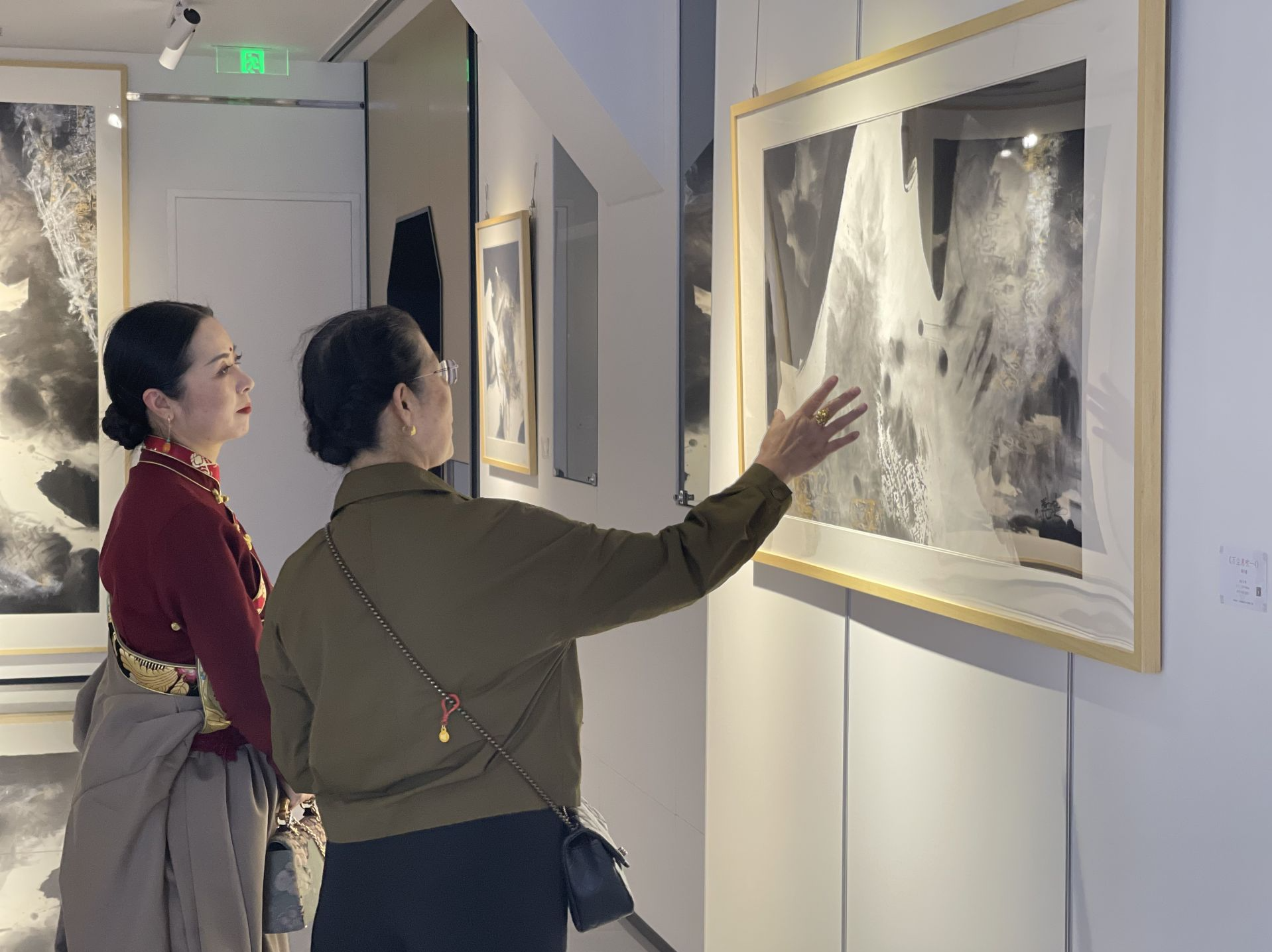 “刘子建 聂危谷 布日固德三个展”在中佳美术馆开幕