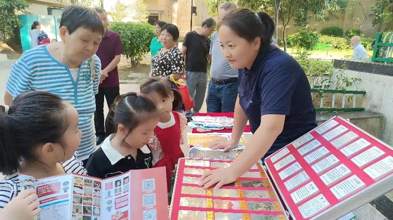 营造无毒社区良好氛围 禁毒预防宣传走进小区