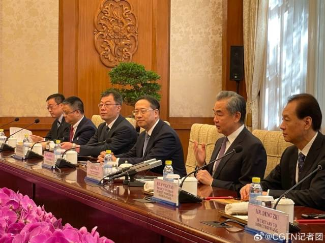 王毅在京会见美国参议院多数党领袖舒默