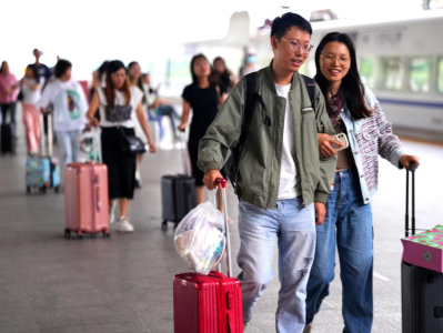 虎门高铁站假期发送旅客34.1万人次，比去年同期翻了一倍