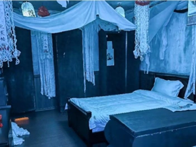 重庆“丧葬”主题酒店登上热搜：房间如“灵堂”，床在棺材旁