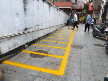公明街道西田社区增设非机动车停车位，规范居民停车秩序