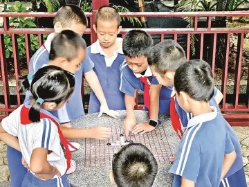 “专家呼吁增加春假”上热搜，网友：大人不放假，孩子谁来带？