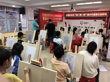 南园街道沙埔头社区开办青少年素描公益课堂