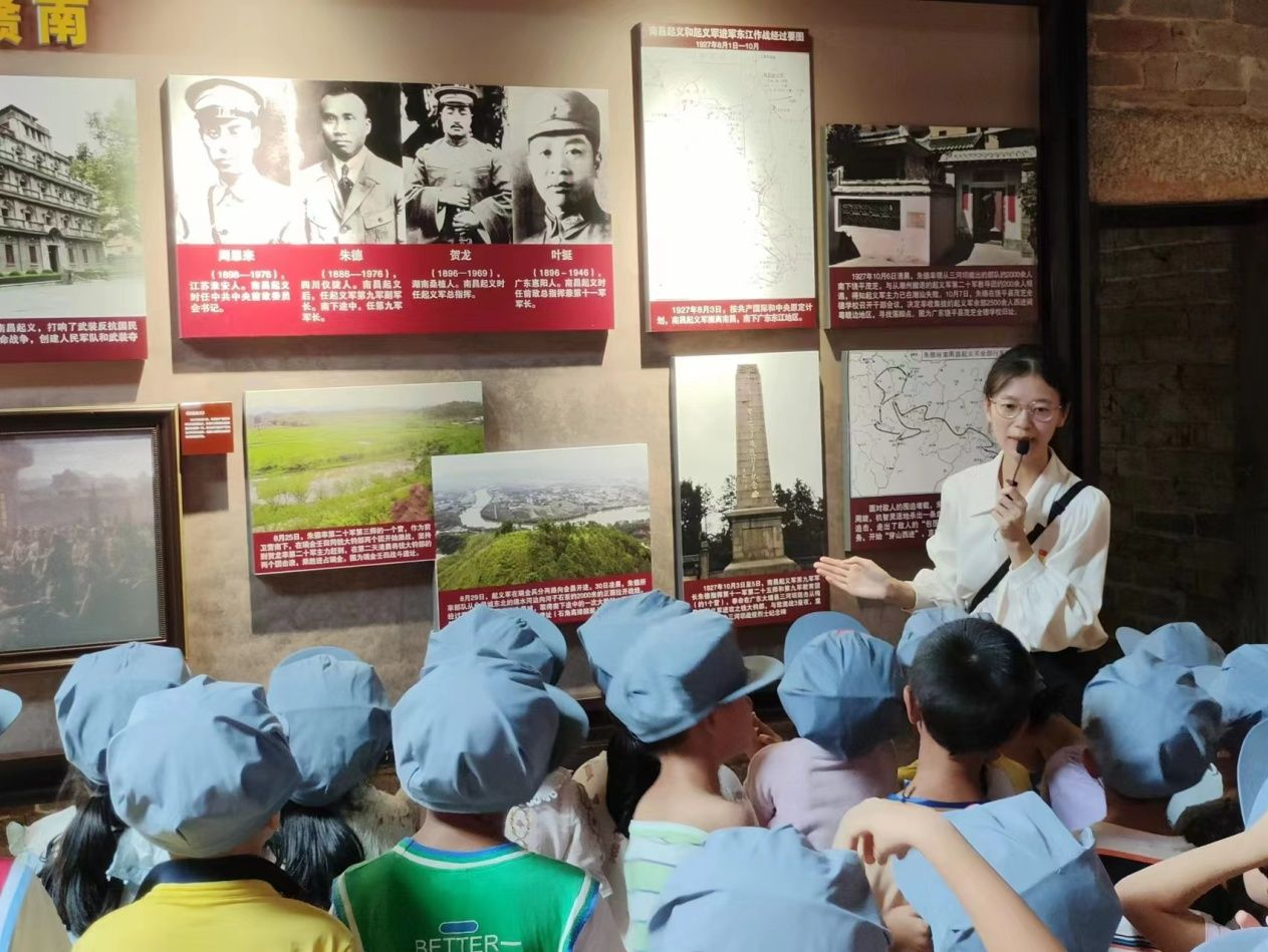 江西崇义：下活红色旅游“一盘棋”
