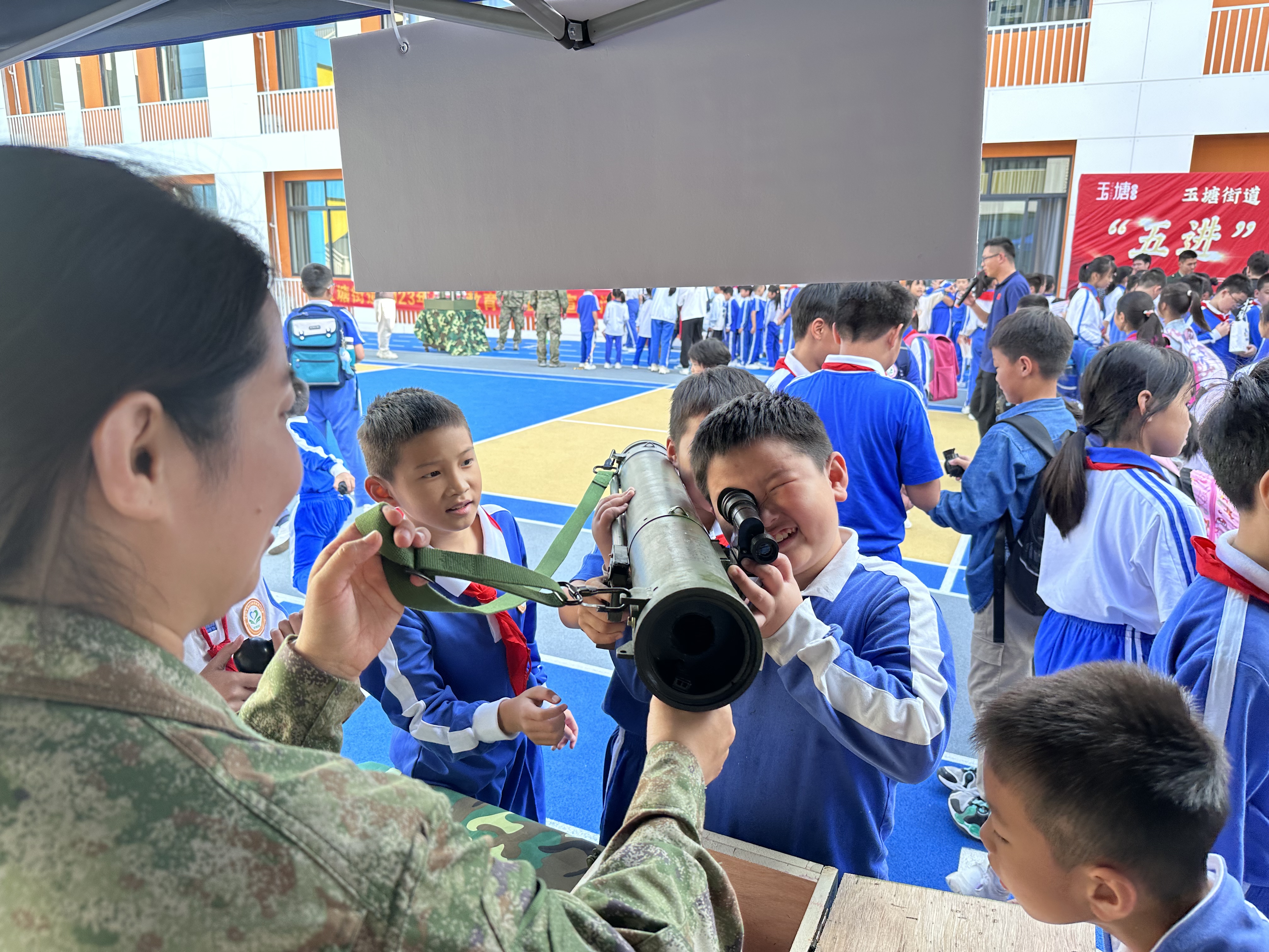 新老两代退役军人齐进校园，光明区引领青少年国防教育热潮