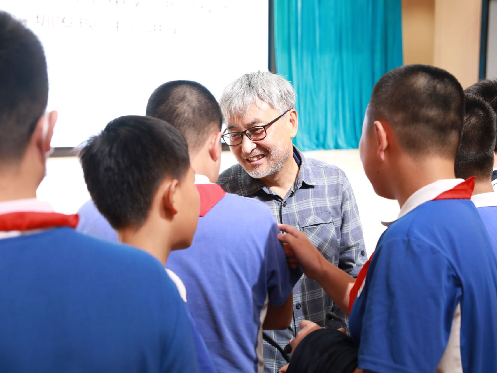 深圳图书馆“青少年阅读基地”落户布心中学