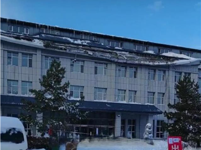 黑龙江一殡仪馆回应建筑物楼顶塌陷：房檐被雪压坏 无人员伤亡