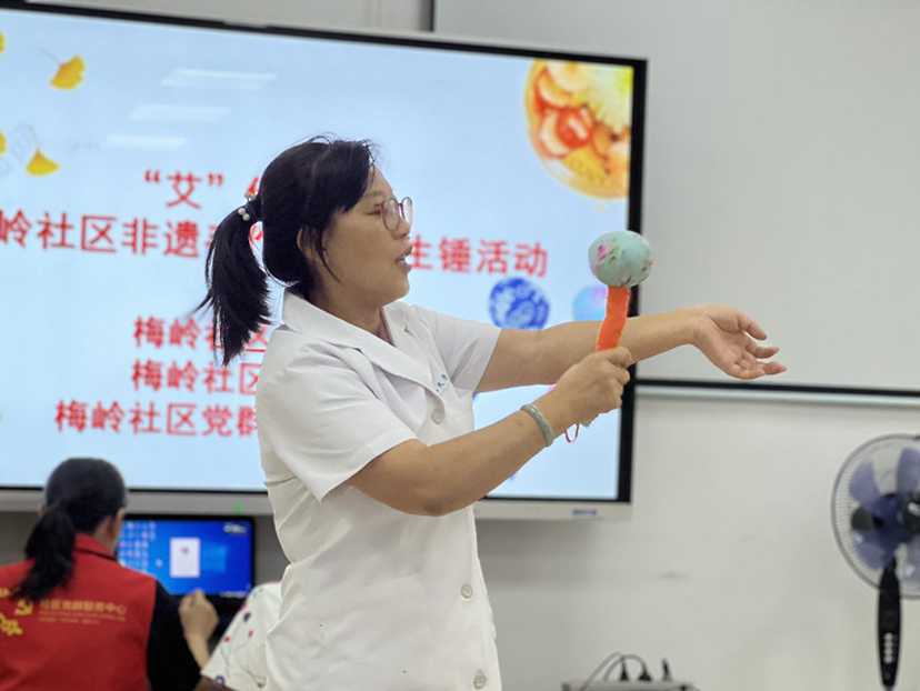 邻里相约，“艾”不释手！梅岭社区组织开展非遗手工制作活动